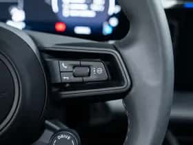 Porsche Macan (2024) thumbnail 36