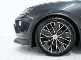 Porsche Macan (2024) thumbnail 6