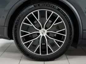 Porsche Macan (2024) thumbnail 10