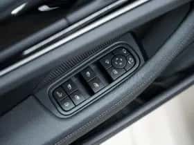 Porsche Panamera (0) thumbnail 26