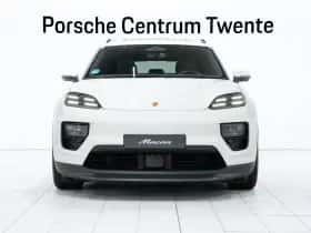 Porsche Macan (2024) thumbnail 2