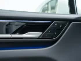 Porsche Macan (2024) thumbnail 23