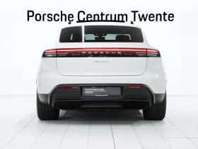 Porsche Macan (2024) thumbnail 4