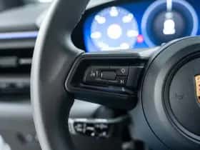 Porsche Macan (2024) thumbnail 35