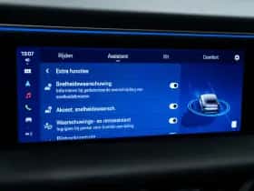 Porsche Macan (2024) thumbnail 39