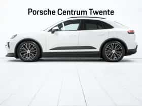 Porsche Macan (2024) thumbnail 5