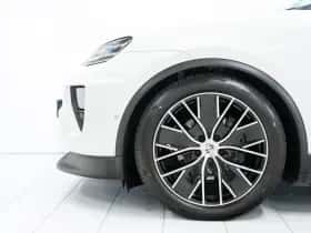 Porsche Macan (2024) thumbnail 6