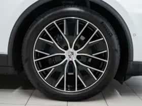 Porsche Macan (2024) thumbnail 9
