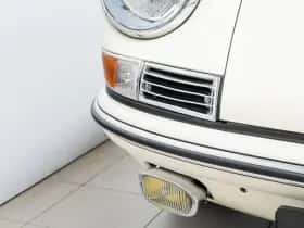 Porsche 911 (1966) thumbnail 10