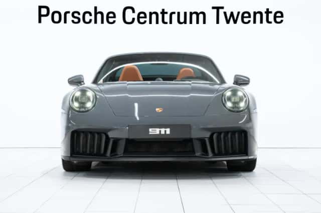 Porsche 911 (2025) thumbnail 2