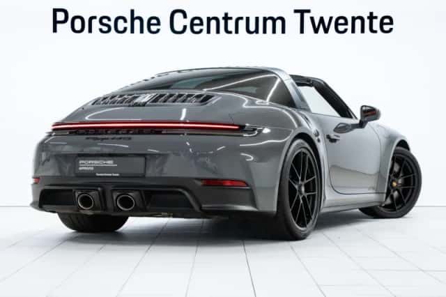 Porsche 911 (2025) thumbnail 3