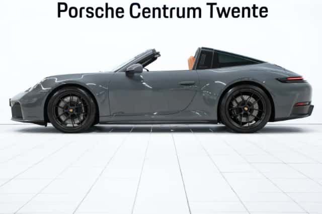 Porsche 911 (2025) thumbnail 5