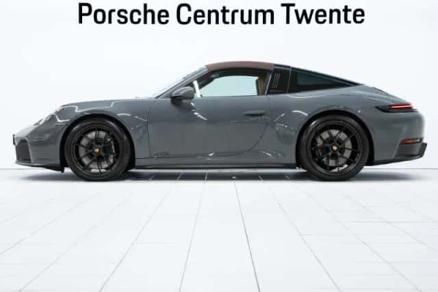 Porsche 911 (2025) thumbnail 6