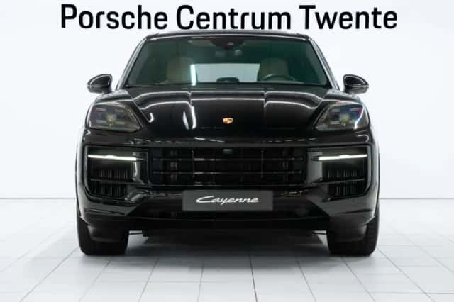 Porsche Cayenne (2024) thumbnail 2