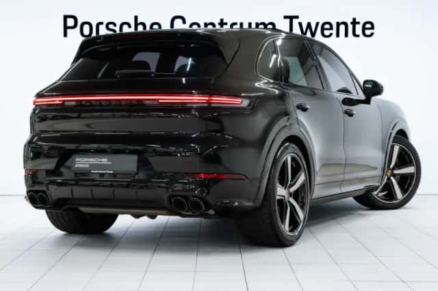 Porsche Cayenne (2024) thumbnail 3