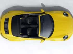 Porsche 911 (2023) thumbnail 4