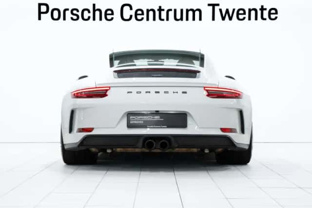 Porsche 911 (2018) thumbnail 4