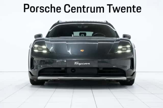 Porsche Taycan (2024) thumbnail 2