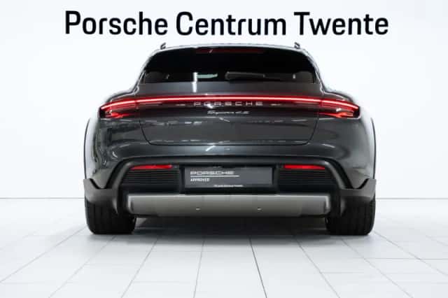 Porsche Taycan (2024) thumbnail 4