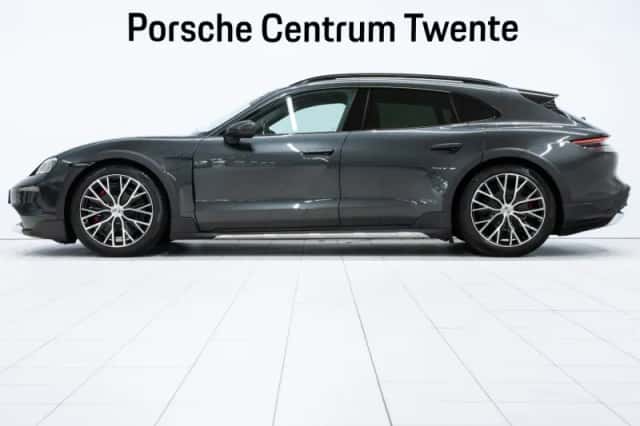 Porsche Taycan (2024) thumbnail 5