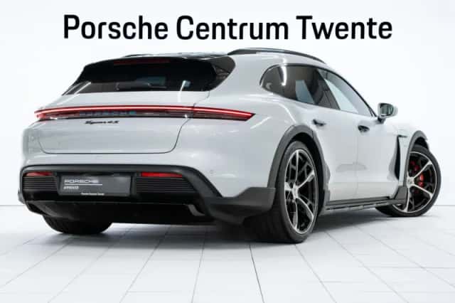 Porsche Taycan (2024) thumbnail 3