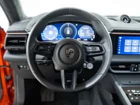 Porsche Macan (2024) thumbnail 24