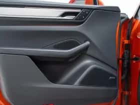 Porsche Macan (2024) thumbnail 30