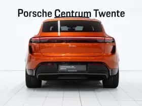 Porsche Macan (2024) thumbnail 4