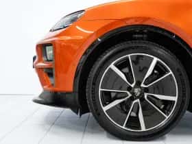 Porsche Macan (2024) thumbnail 6