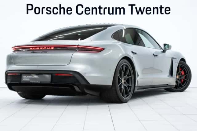 Porsche Taycan (2025) thumbnail 3