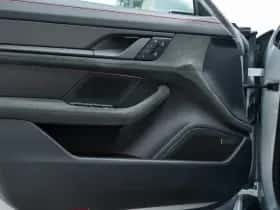 Porsche Taycan (2025) thumbnail 33