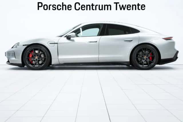 Porsche Taycan (2025) thumbnail 5