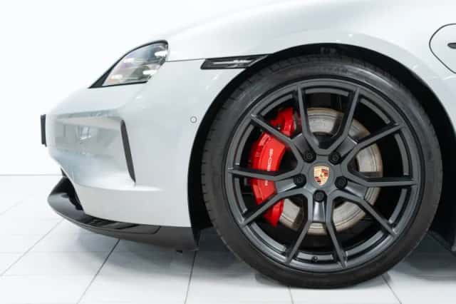 Porsche Taycan (2025) thumbnail 6