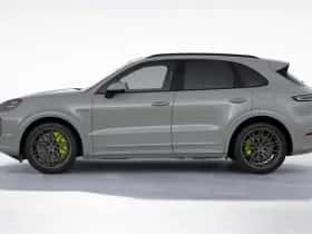 Porsche Cayenne (2025) thumbnail 2