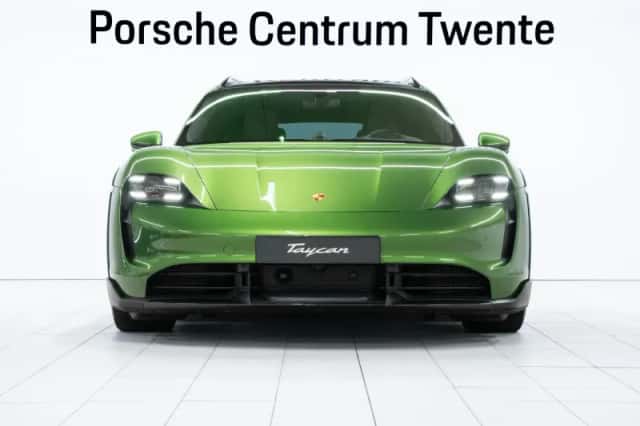 Porsche Taycan (2021) thumbnail 2