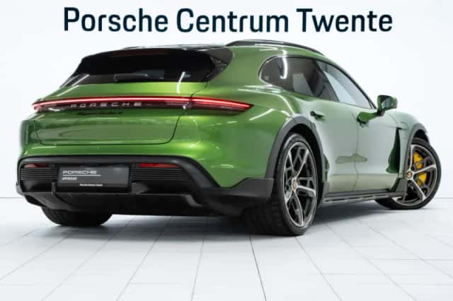 Porsche Taycan (2021) thumbnail 3