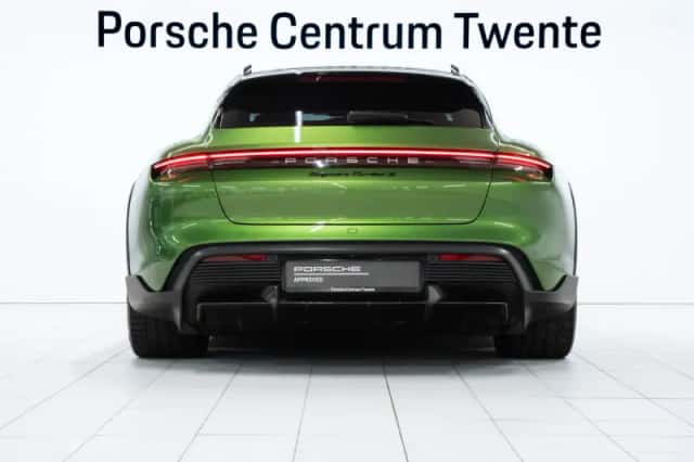 Porsche Taycan (2021) thumbnail 4