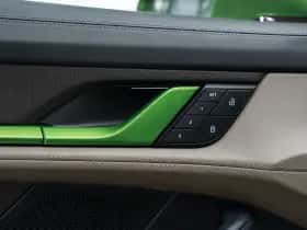 Porsche Taycan (2021) thumbnail 32