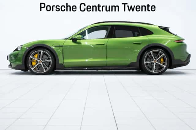 Porsche Taycan (2021) thumbnail 5