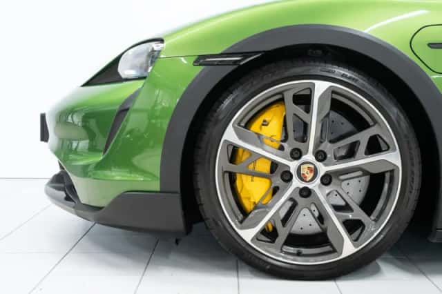 Porsche Taycan (2021) thumbnail 6