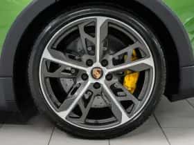 Porsche Taycan (2021) thumbnail 9