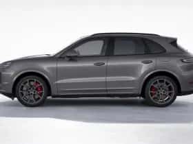Porsche Cayenne (2024) thumbnail 2
