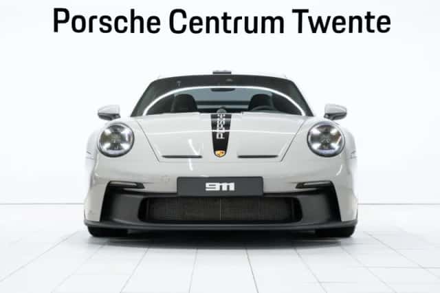 Porsche 911 (2022) thumbnail 2