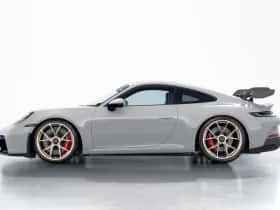 Porsche 911 (2022) thumbnail 2