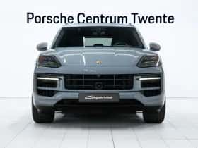 Porsche Cayenne (2024) thumbnail 2