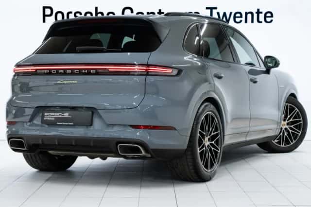 Porsche Cayenne (2024) thumbnail 3