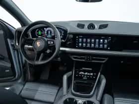 Porsche Cayenne (2024) thumbnail 24