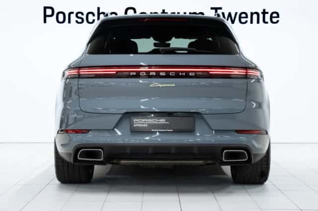Porsche Cayenne (2024) thumbnail 4