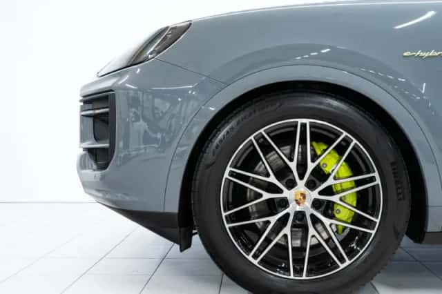 Porsche Cayenne (2024) thumbnail 6