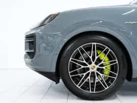 Porsche Cayenne (2024) thumbnail 6